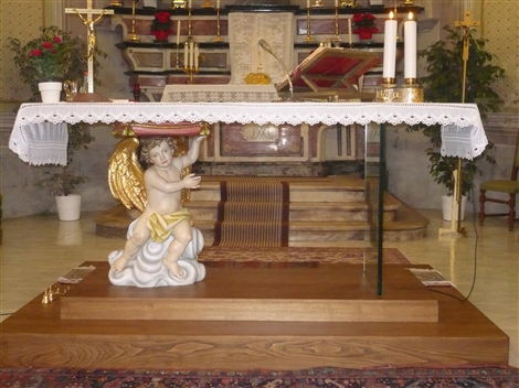Nuovo altare della Chiesa Parrocchiale